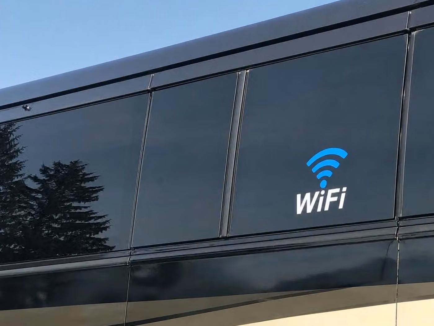 sheboygan 15 passenger minibus wifi